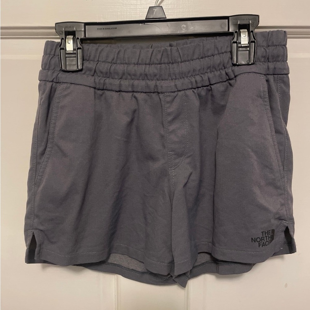 Girls size medium north face shorts